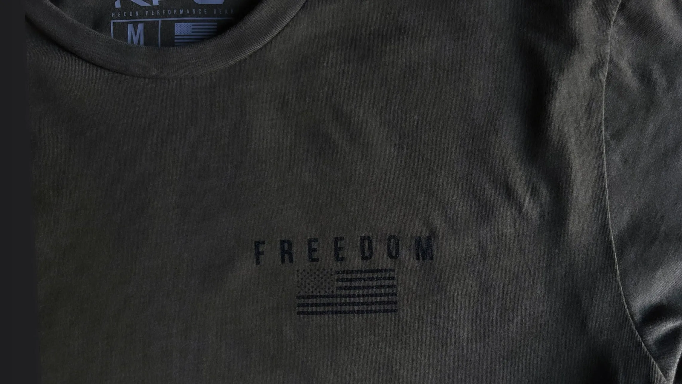 MEN'S RPG "FREEDOM 22" MILITARY GREEN GRAPHIC TEE.