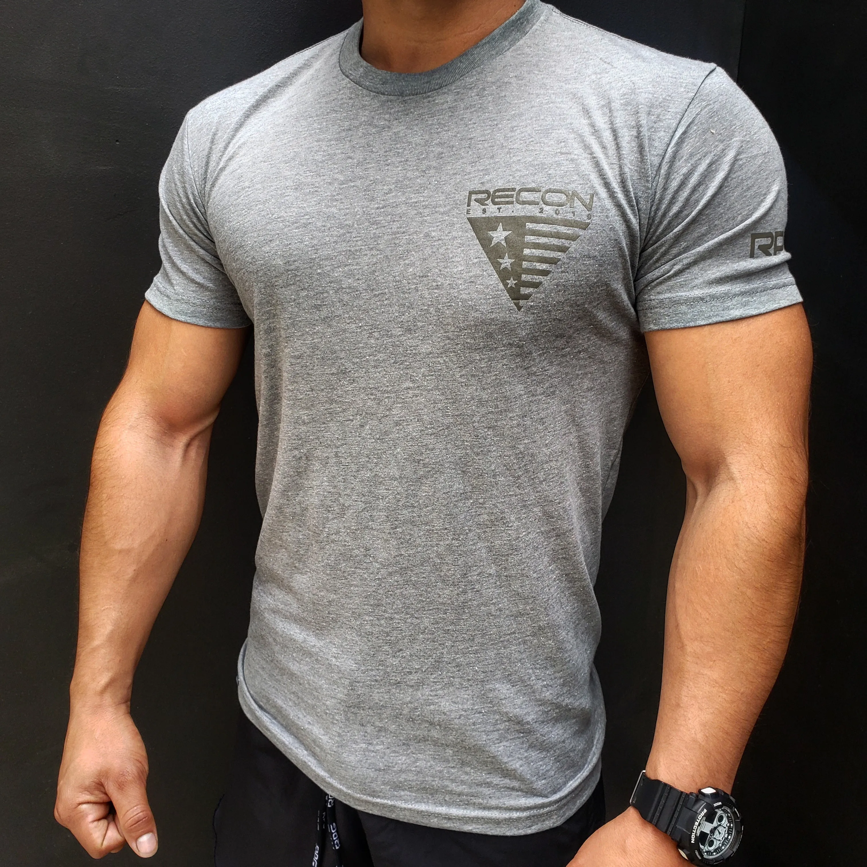 RECON PERFORMANCE GEAR MEN'S "FREEDOM" GRAPHIC TEE.