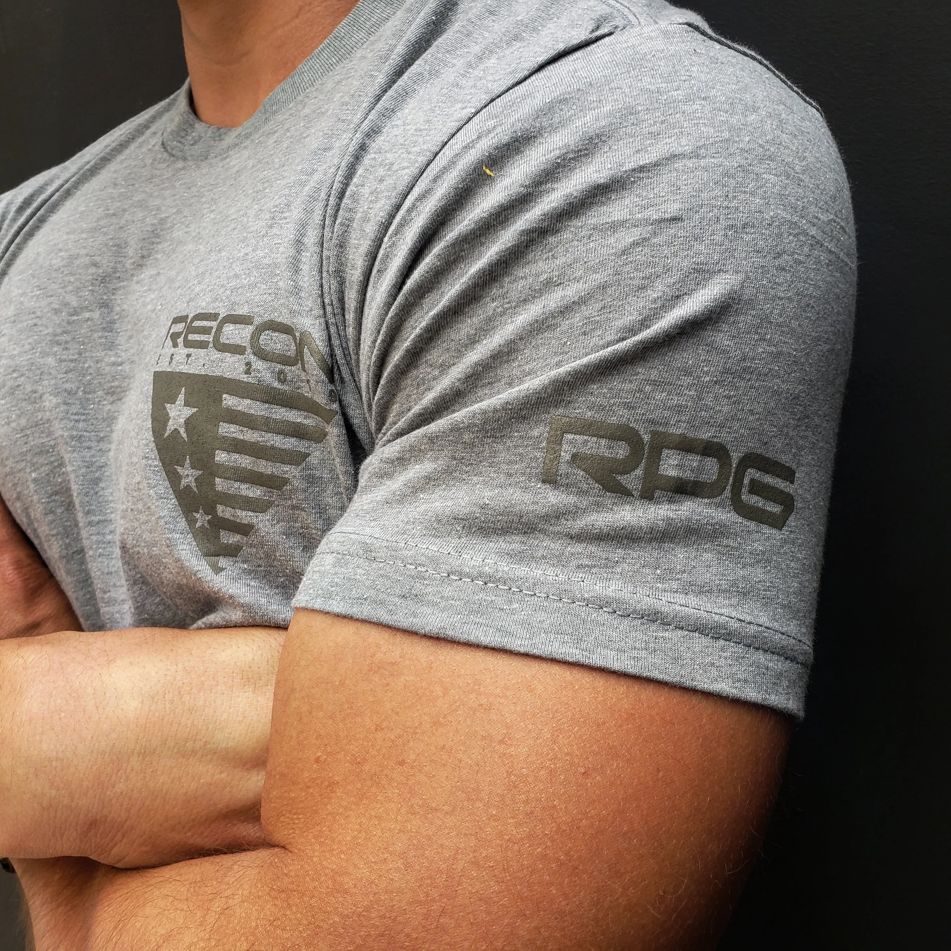 RECON PERFORMANCE GEAR MEN'S "FREEDOM" GRAPHIC TEE.