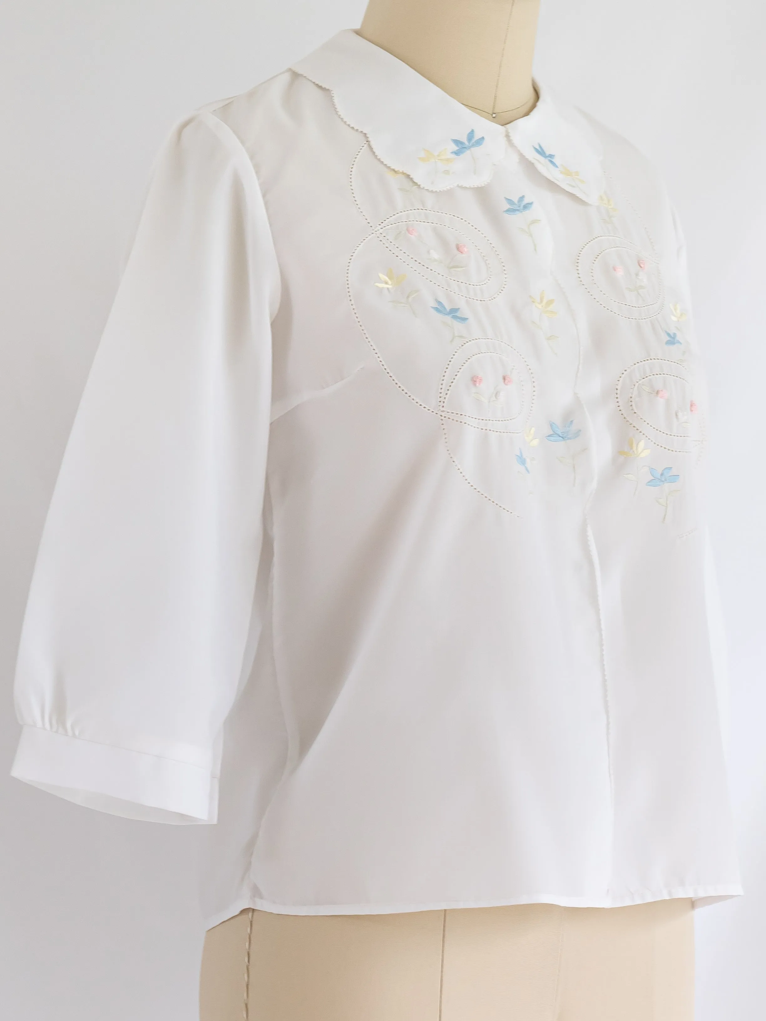 Vintage Collared Floral Embroidery White Chiffon Blouse